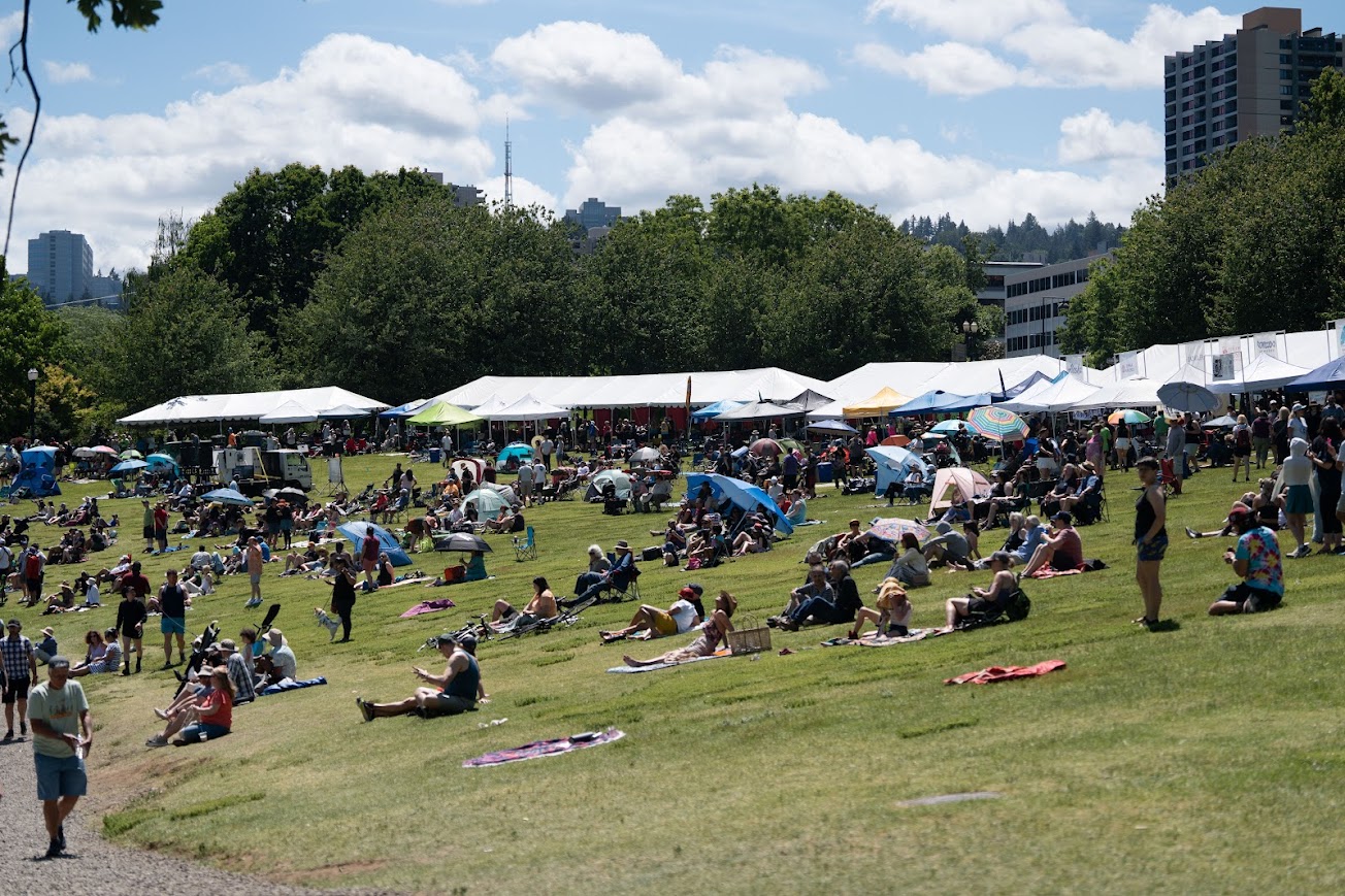 Audience for the Race in the Bowl.