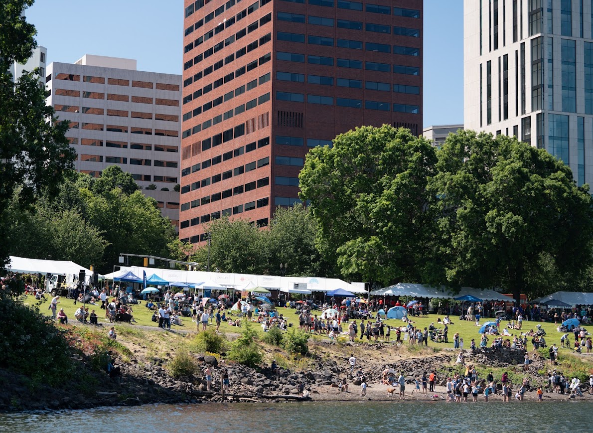 Audience for the Race in the Bowl.